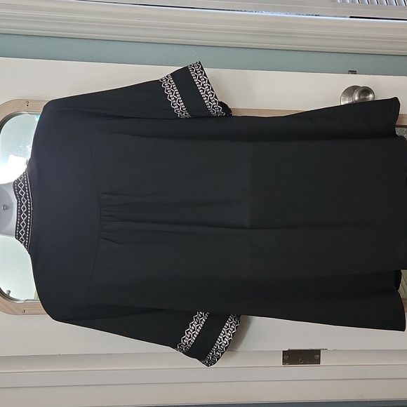 Black and White Embroidered Women's Top - Picture 4 of 6